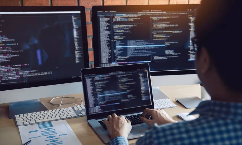 数据科学选型:R与Python如何赋能梁平网站建设?
